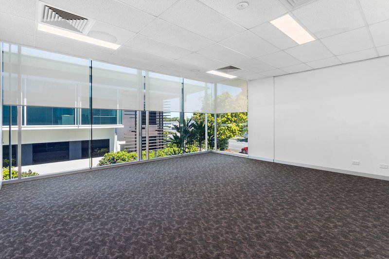 Photo - 2F/2-4 Flinders Parade, North Lakes QLD 4509 - Image 2