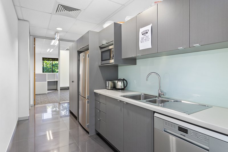 Photo - 2F/2-4 Flinders Parade, North Lakes QLD 4509 - Image 4
