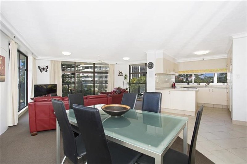 Photo - 2F/5 Clifford Street, Surfers Paradise QLD 4217 - Image 3