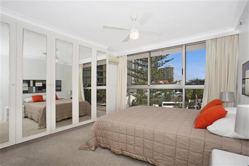 Photo - 2F/5 Clifford Street, Surfers Paradise QLD 4217 - Image 7