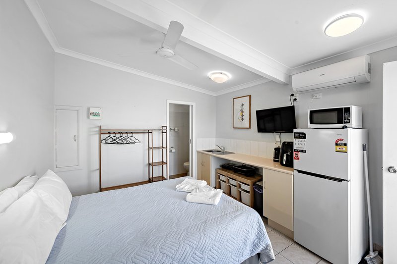 Photo - 3-10/84 Toolooa Street, South Gladstone QLD 4680 - Image 2