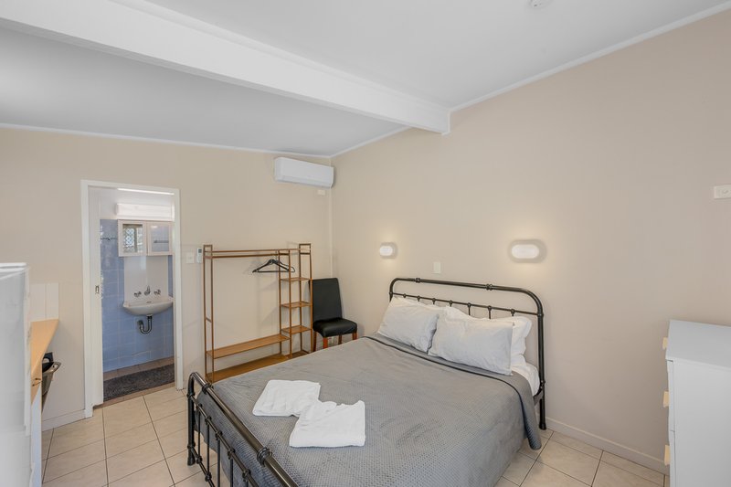 Photo - 3-10/84 Toolooa Street, South Gladstone QLD 4680 - Image 4