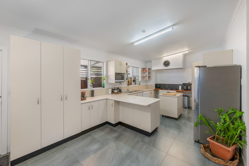Photo - 3-10/84 Toolooa Street, South Gladstone QLD 4680 - Image 22