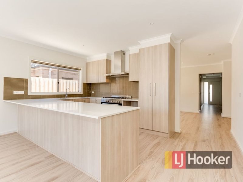 Photo - 3 20-30 Heather Grove, Cranbourne East VIC 3977 - Image 2