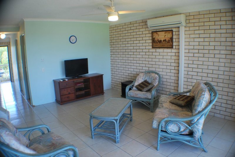 Photo - 3 92 Scenic Highway, Lammermoor QLD 4703 - Image 4