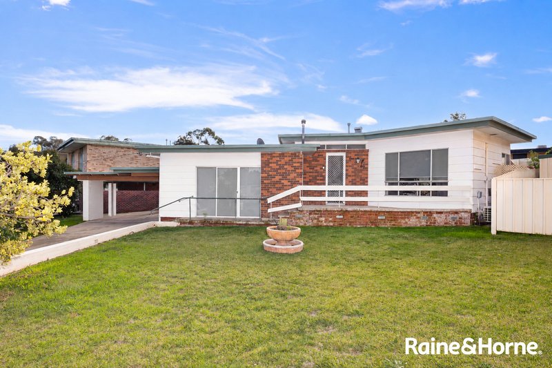 Photo - 3 Acacia Street, Kooringal NSW 2650 - Image 1