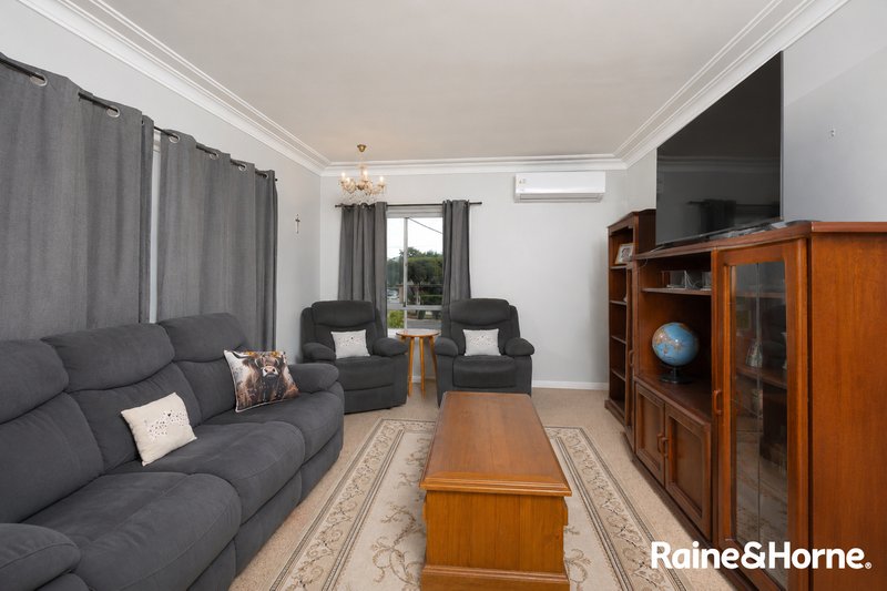Photo - 3 Acacia Street, Kooringal NSW 2650 - Image 2