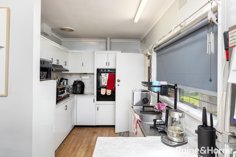 Photo - 3 Acacia Street, Kooringal NSW 2650 - Image 3