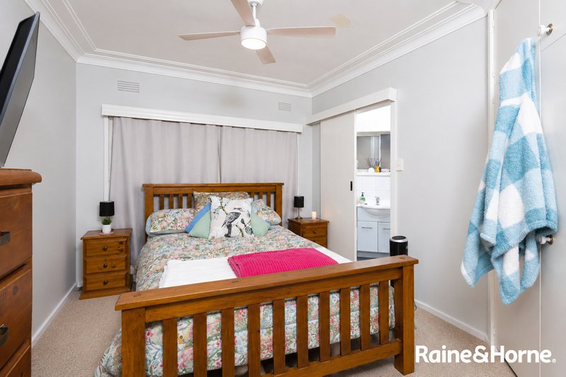 Photo - 3 Acacia Street, Kooringal NSW 2650 - Image 5