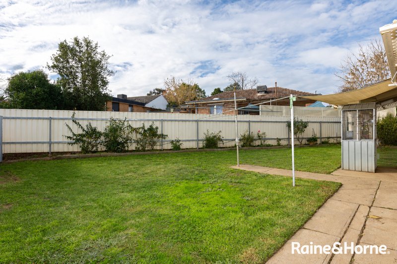 Photo - 3 Acacia Street, Kooringal NSW 2650 - Image 10