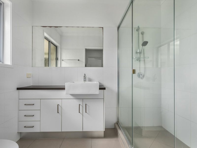 Photo - 3 Ada Street, Augustine Heights QLD 4300 - Image 10