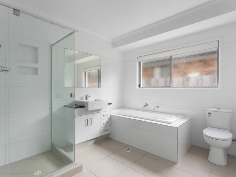 Photo - 3 Ada Street, Augustine Heights QLD 4300 - Image 14