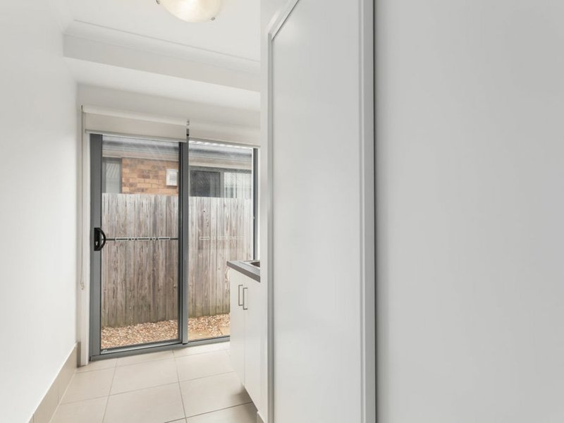 Photo - 3 Ada Street, Augustine Heights QLD 4300 - Image 15