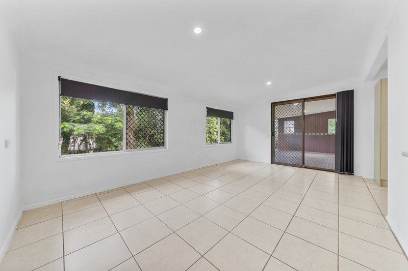 Photo - 3 Adale Court, Daisy Hill QLD 4127 - Image 4