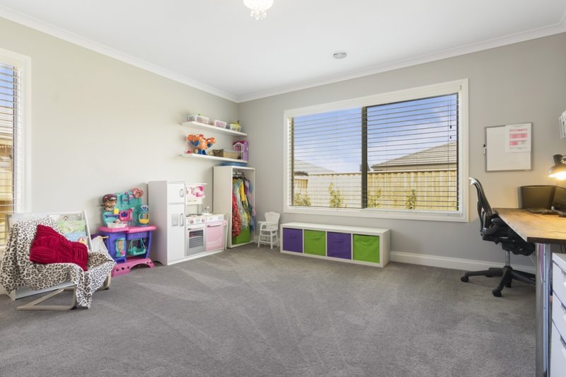 Photo - 3 Adelong Street, Werribee VIC 3030 - Image 15