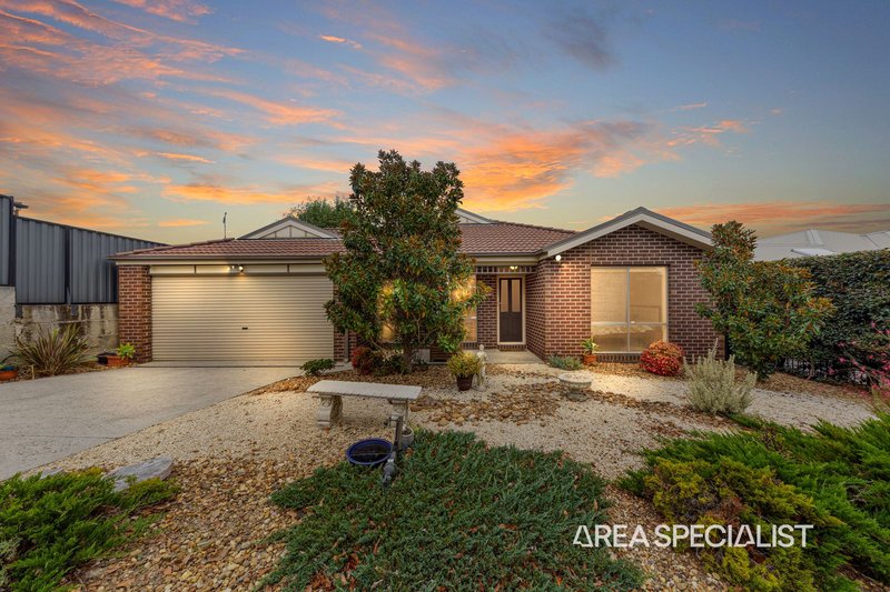 Photo - 3 Adrian Drive, Pakenham VIC 3810 - Image 2