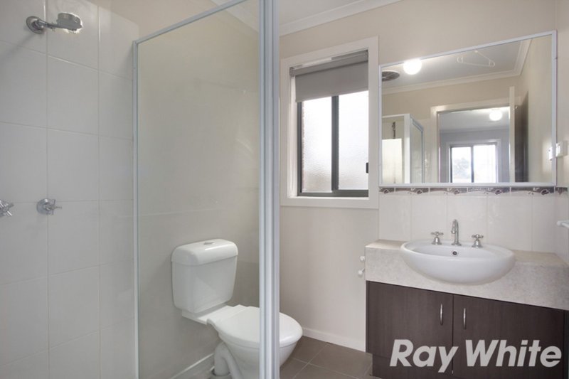 Photo - 3 Age Place, Pakenham VIC 3810 - Image 5