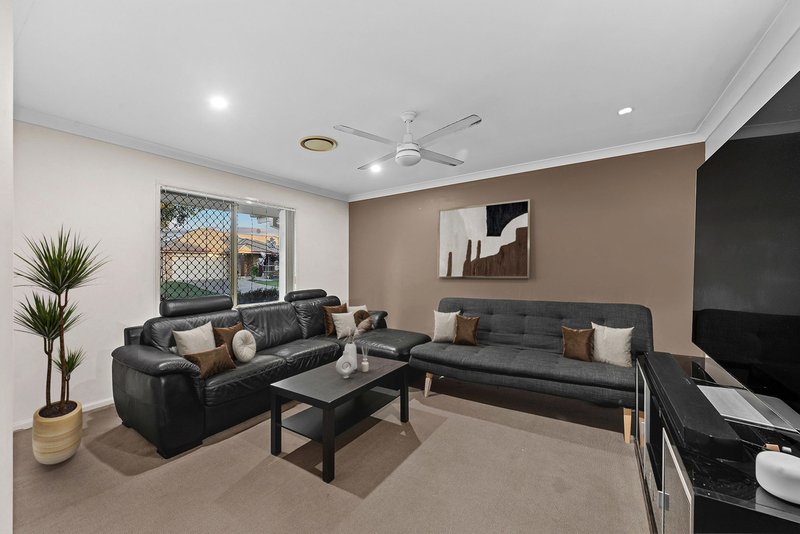 Photo - 3 Ainslie Street, North Lakes QLD 4509 - Image 2