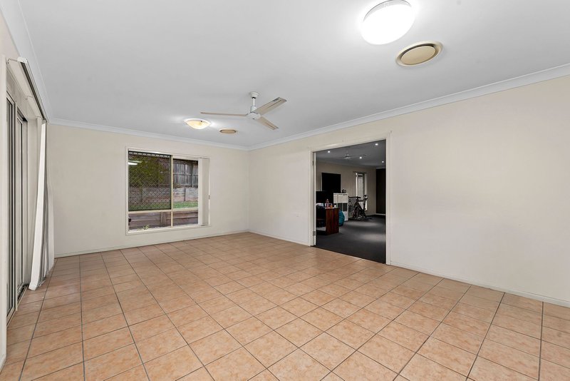 Photo - 3 Ainslie Street, North Lakes QLD 4509 - Image 4