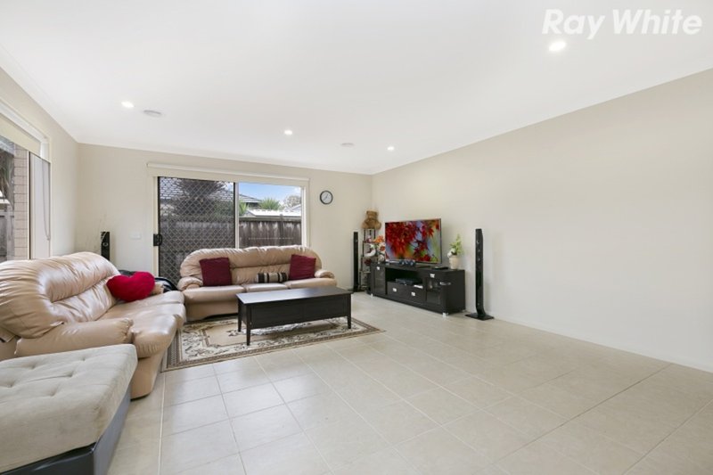 Photo - 3 Albany Crescent, Pakenham VIC 3810 - Image 4