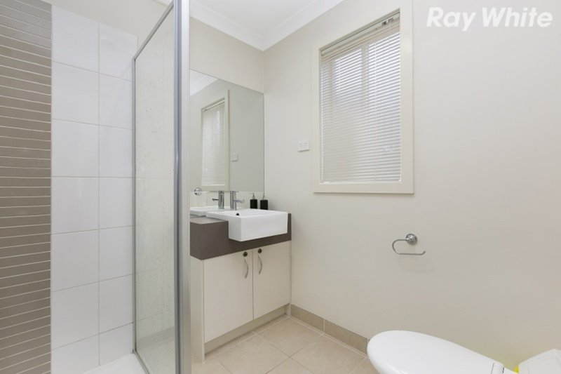 Photo - 3 Albany Crescent, Pakenham VIC 3810 - Image 6