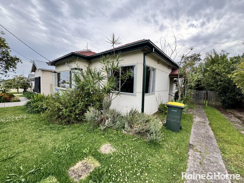 3 Albert Street, Belmont NSW 2280