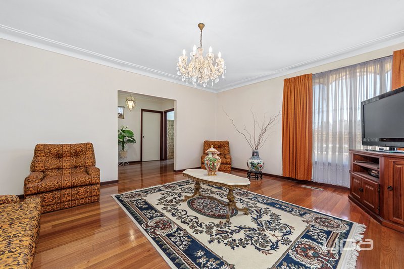 Photo - 3 Alvina Street, Sunshine North VIC 3020 - Image 4