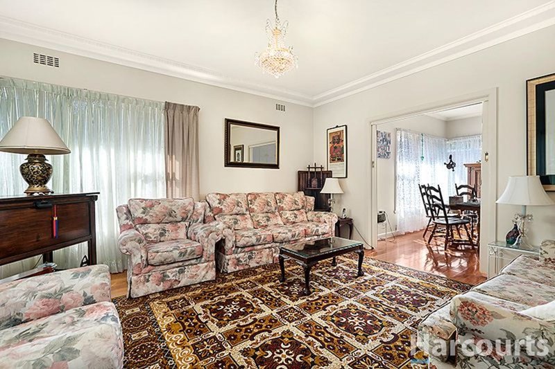 Photo - 3 Amber Grove, Mount Waverley VIC 3149 - Image 2