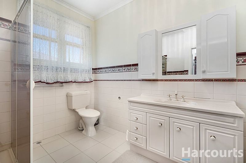 Photo - 3 Amber Grove, Mount Waverley VIC 3149 - Image 9