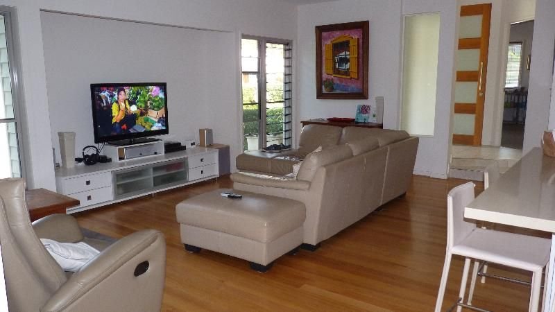 Photo - 3 Amberly Circle Little Mountain , Caloundra QLD 4551 - Image 4