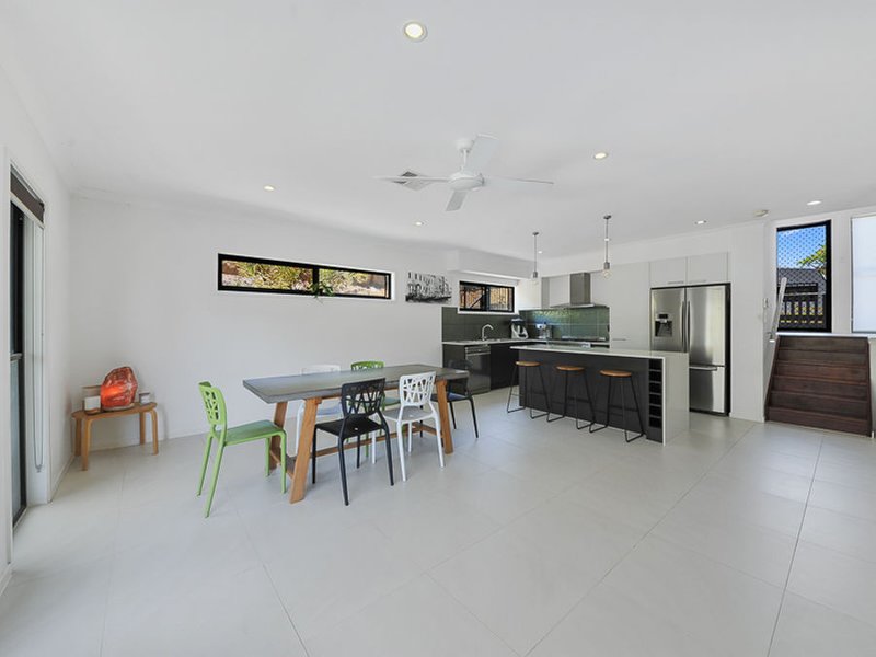 Photo - 3 Amorosa Court, Eatons Hill QLD 4037 - Image 8