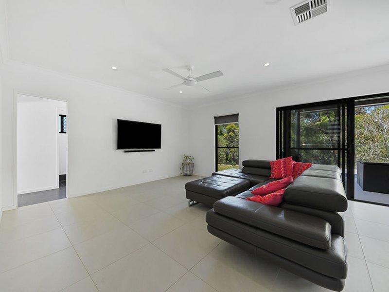 Photo - 3 Amorosa Court, Eatons Hill QLD 4037 - Image 10