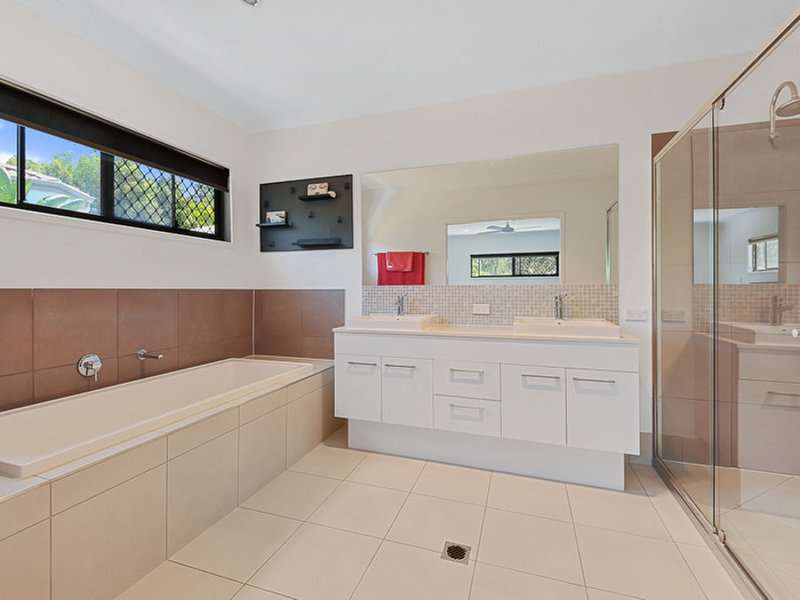 Photo - 3 Amorosa Court, Eatons Hill QLD 4037 - Image 16