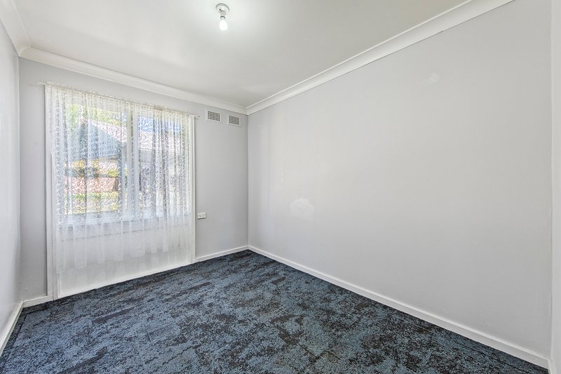 Photo - 3 and 3a Gossamer Place, Macquarie Fields NSW 2564 - Image 9