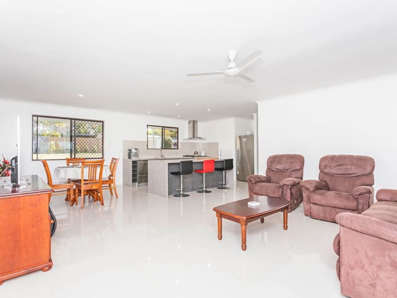 Photo - 3 Angela Street, Boronia Heights QLD 4124 - Image 2