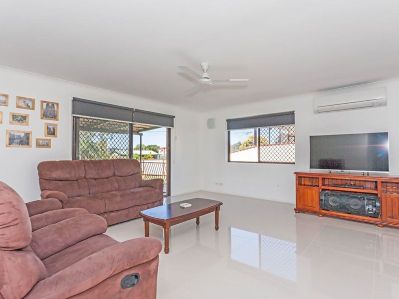 Photo - 3 Angela Street, Boronia Heights QLD 4124 - Image 3