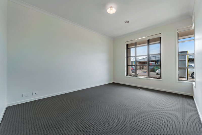 Photo - 3 Angove Street, Craigieburn VIC 3064 - Image 6