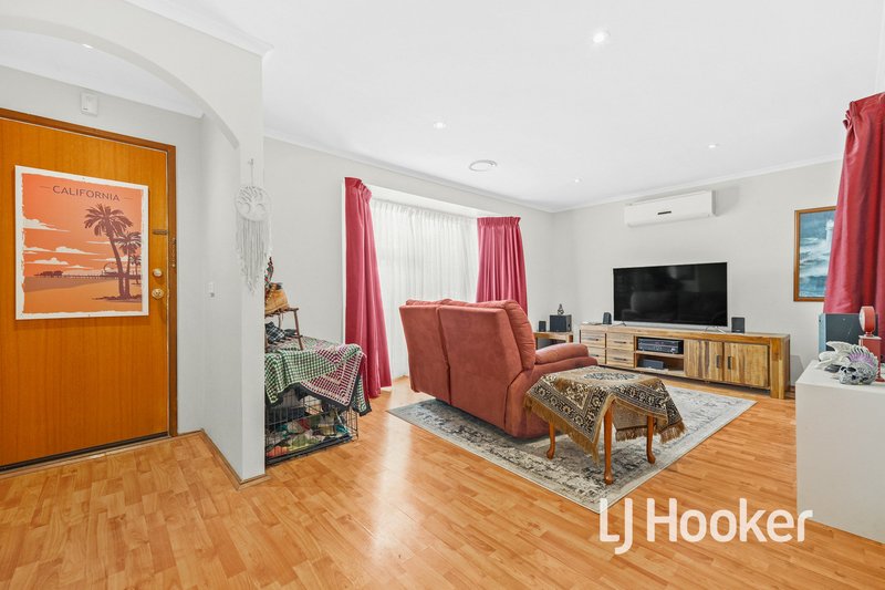 Photo - 3 Anita Place, Pakenham VIC 3810 - Image 5