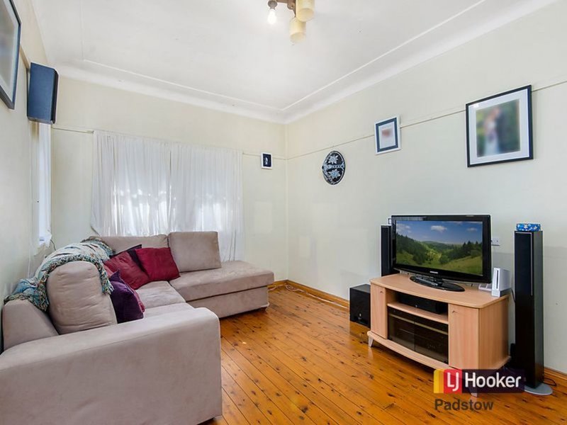 Photo - 3 Anthony Avenue, Padstow NSW 2211 - Image 4