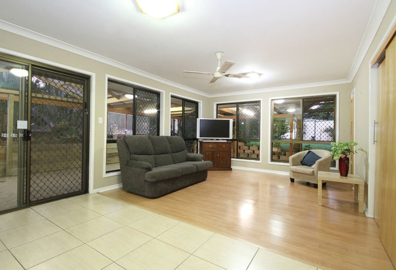 Photo - 3 Aquila Court, Regents Park QLD 4118 - Image 6