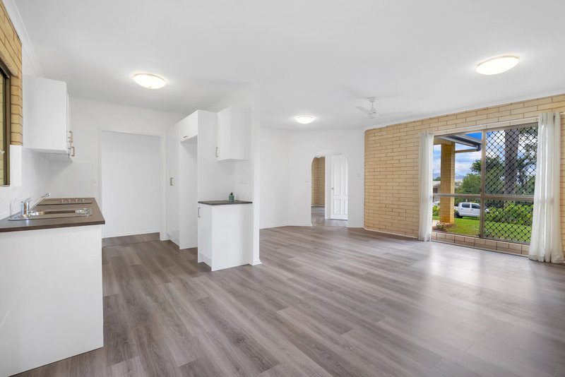 Photo - 3 Araminta Street, Bentley Park QLD 4869 - Image 5