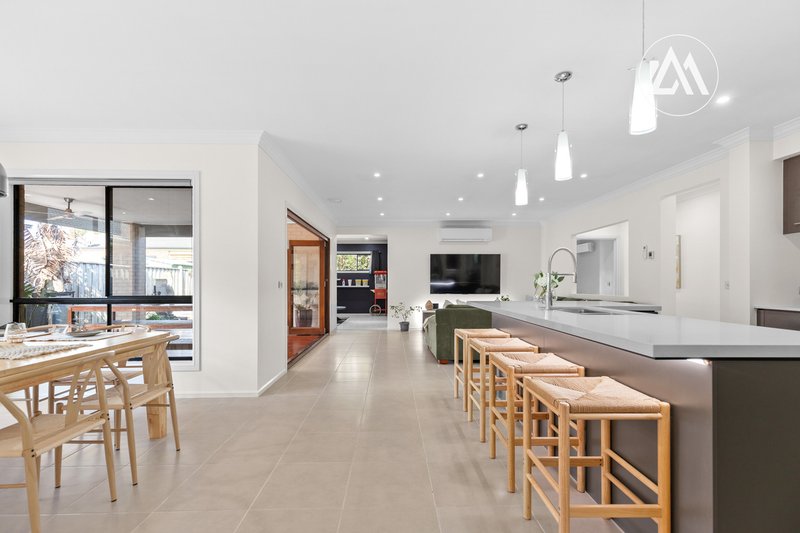Photo - 3 Armstrong Street, Cranbourne East VIC 3977 - Image 7