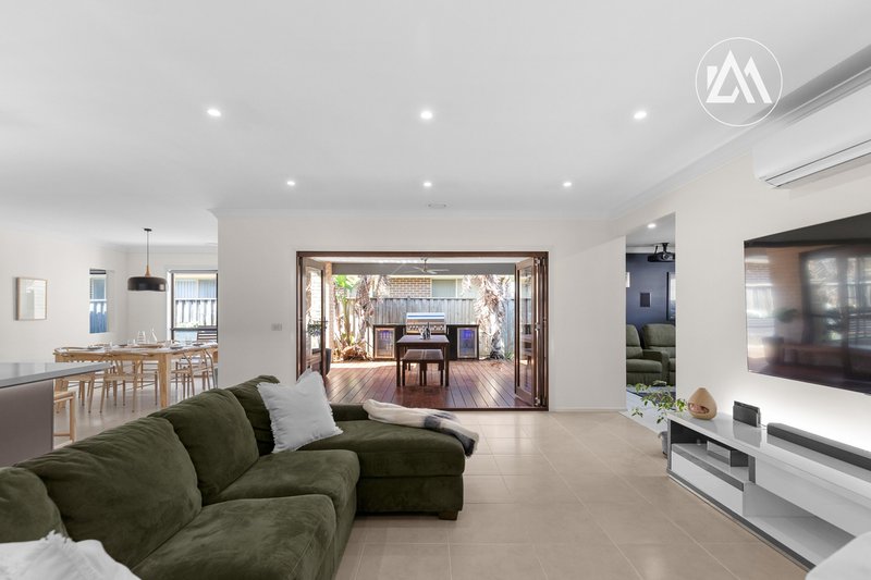 Photo - 3 Armstrong Street, Cranbourne East VIC 3977 - Image 11