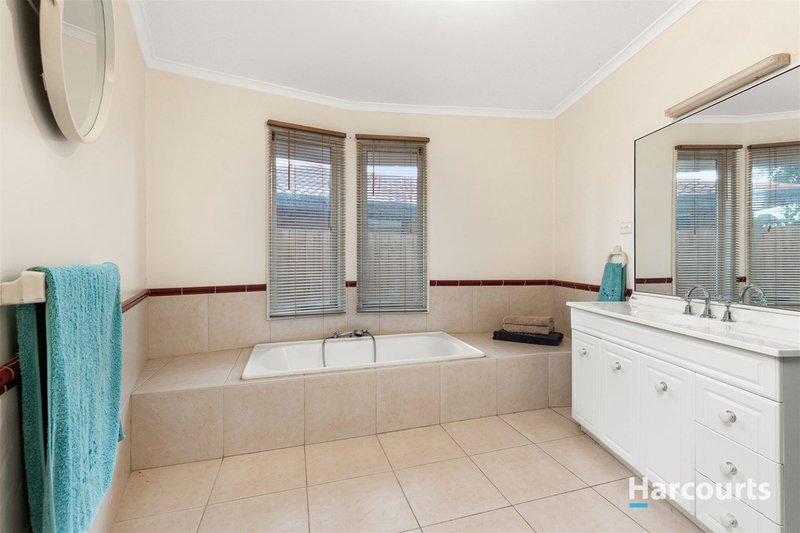 Photo - 3 Arnhem Court, Rowville VIC 3178 - Image 7