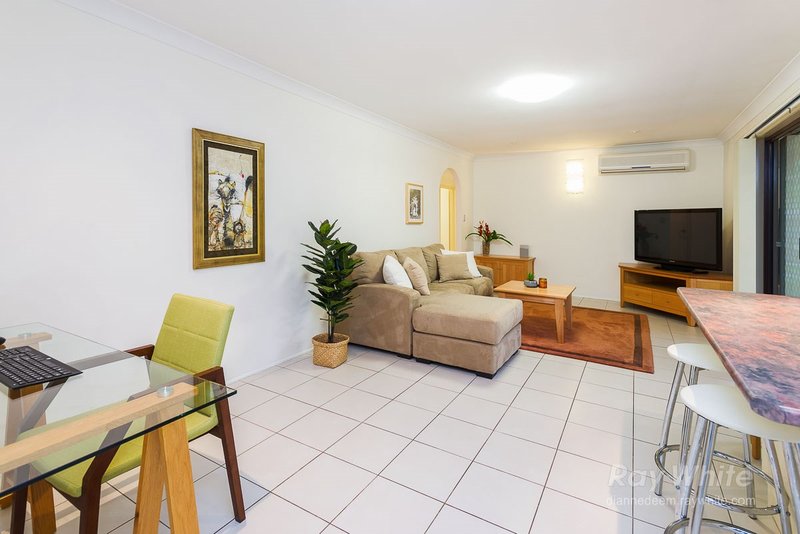 Photo - 3 Arpege Crescent, Eight Mile Plains QLD 4113 - Image 6