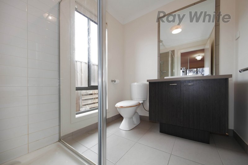 Photo - 3 Aruba Avenue, Point Cook VIC 3030 - Image 7