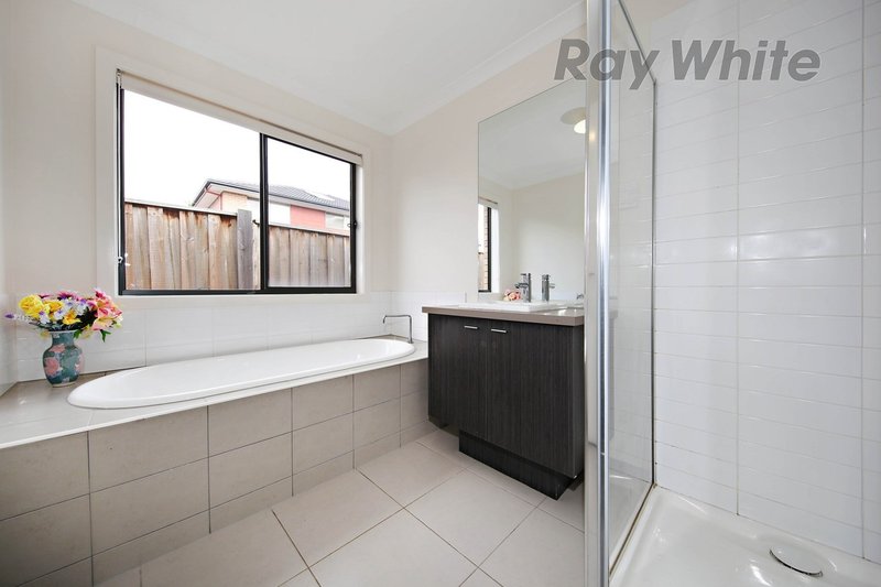 Photo - 3 Aruba Avenue, Point Cook VIC 3030 - Image 10