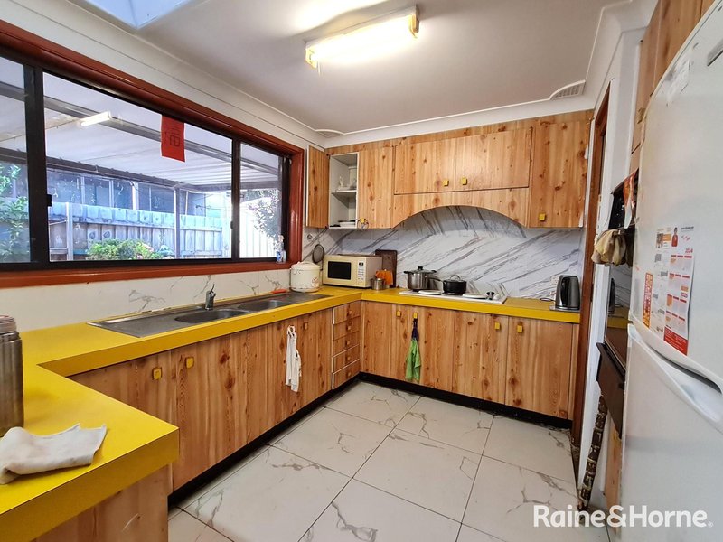 Photo - 3 Aseki Avenue, Glenfield NSW 2167 - Image 10