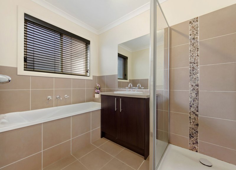 Photo - 3 Ashgrove Drive, Deer Park VIC 3023 - Image 7