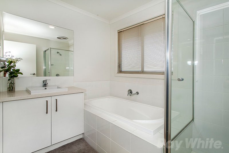 Photo - 3 Autumn Way, Kilsyth VIC 3137 - Image 4